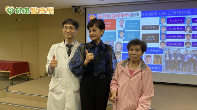 คุณยายวัย 70 ปีป่วยเป็นโรคภูมิต้านทานตนเองหลายโรค! โรงพยาบาลสามเหล่าทัพพูดคุยเกี่ยวกับการดูแลแบบบูรณาการและแนวโน้มการประเมินการใช้ยาโดย AI